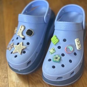 Platform Crocs w Charms